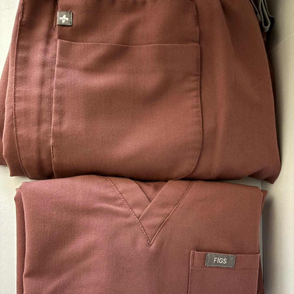 FIGS M Scrub Top & Bottom